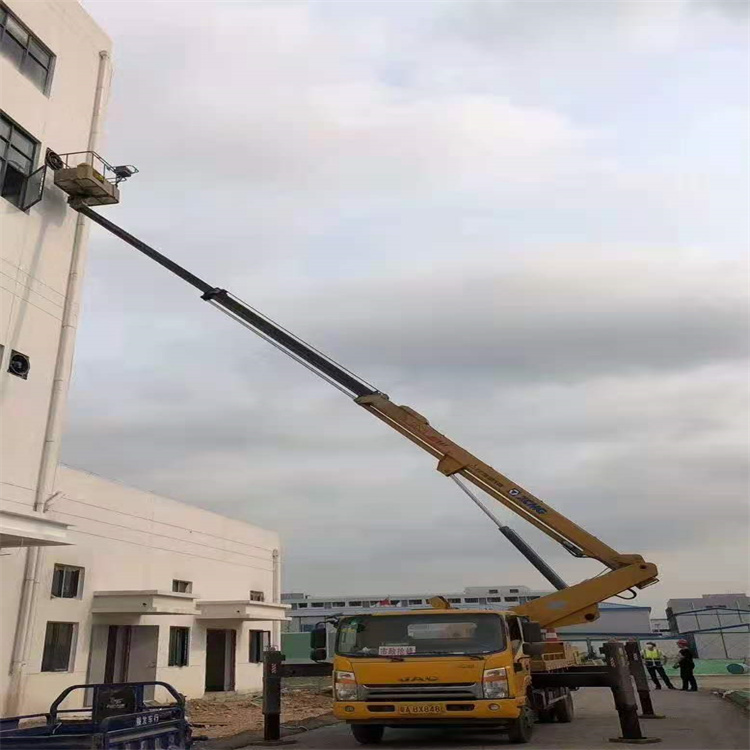 丹江口哪里有小型吊车出租的